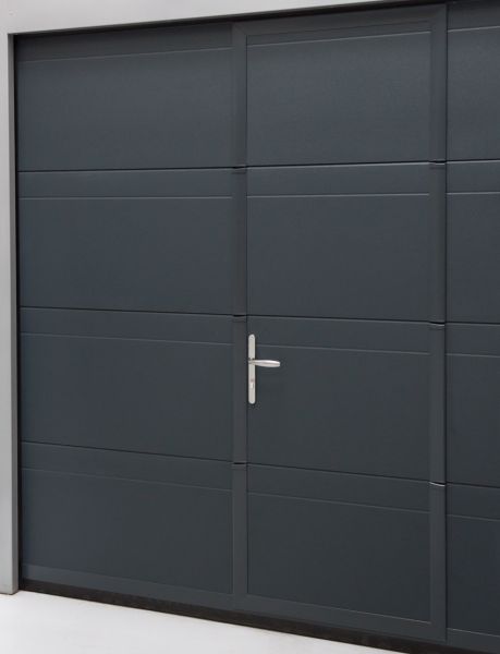 porte de garage sectionnelle villa avec portillon noir gris anthracite la toulousaine - fma fma11 fermetures et menuiseries audoises carcassonne aude